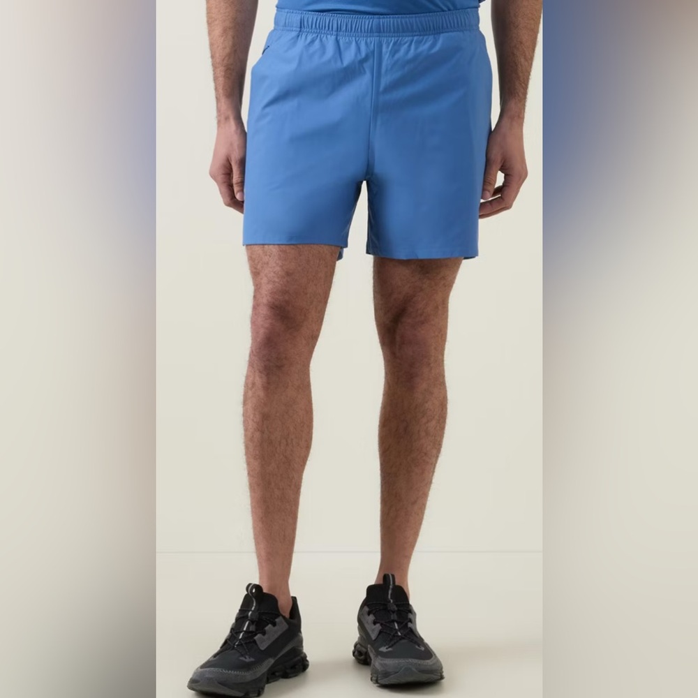 On Running ESSENTIAL SHORTS - Picture 2 of 11